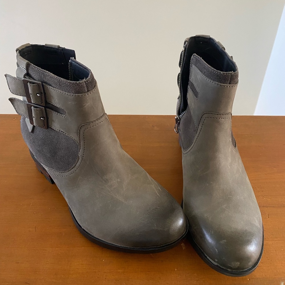 Sorel LOLLA BOOTIE in quarry, size 7.5